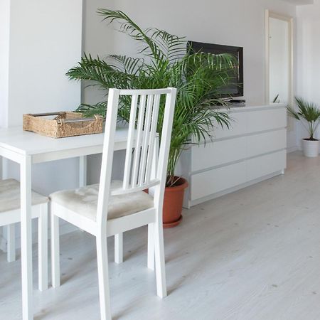 Airport Residence - 5 Mins From Airport Otopeni Bagian luar foto