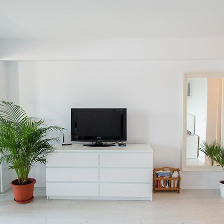 Airport Residence - 5 Mins From Airport Otopeni Bagian luar foto